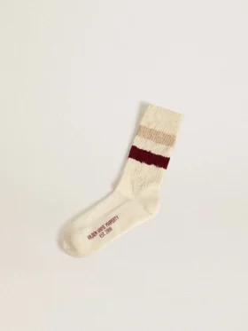 Calcetines de color blanco desgastado con detalles desgastados y rayas beige y burdeos