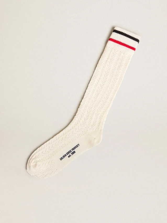 Calcetines largos acanalados en blanco vintage con rayas bicolores