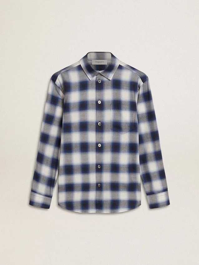 Camisa a cuadros azules y blancos para niños con estampado en la espalda