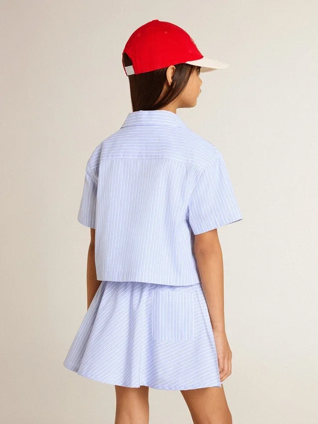 Camisa corta para niñas de algodón a rayas azul claro
