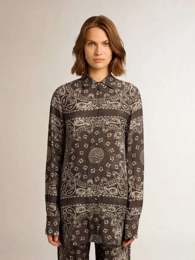 Camisa de pijama en gris antracita con estampado de paisley