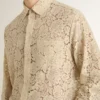 Camisa oversize de encaje transparente color crema