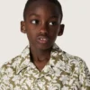 Camisa para niños «Journey» de lona de algodón con estampado floral verde y blanco