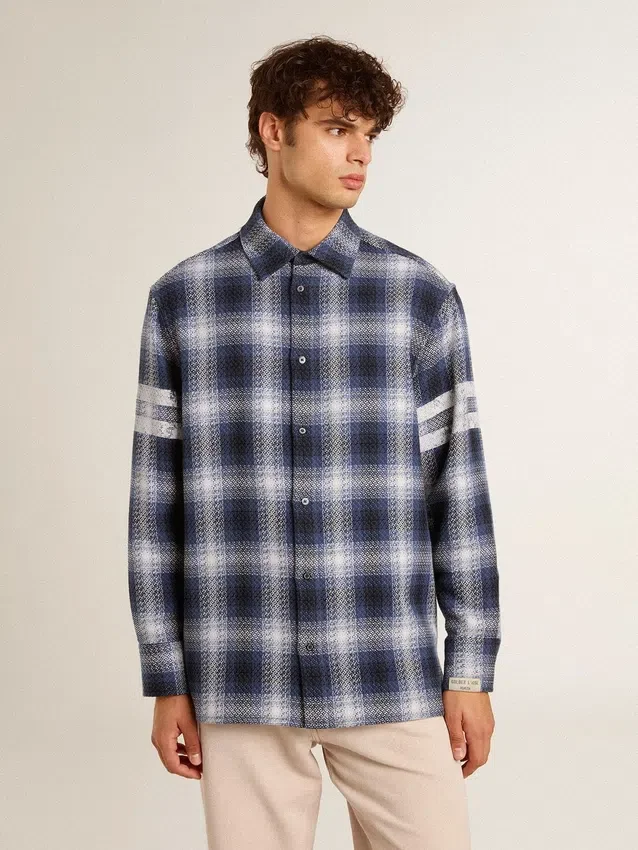 Camisas azules de hombre con diseño de cuadros 3D y estampado en la espalda