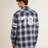 Camisas azules de hombre con diseño de cuadros 3D y estampado en la espalda