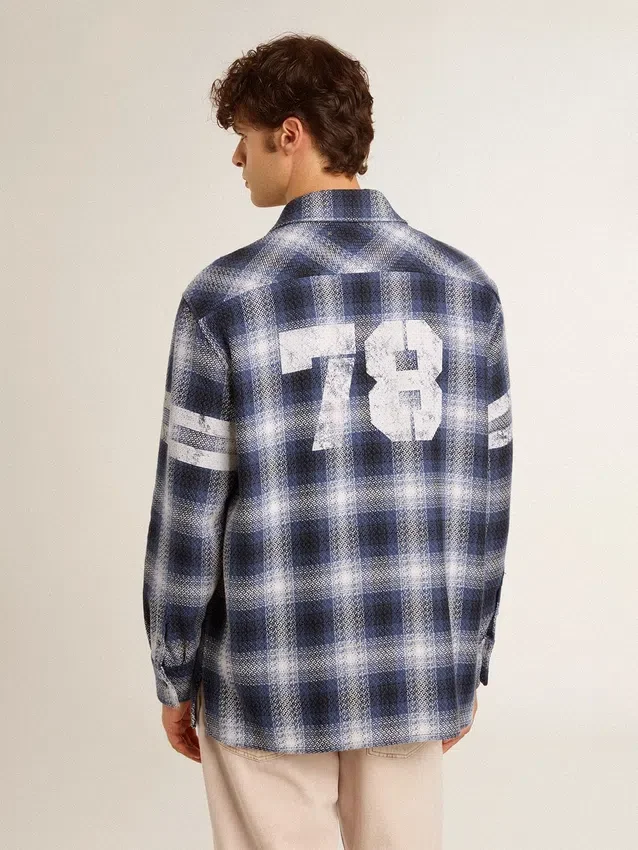 Camisas azules de hombre con diseño de cuadros 3D y estampado en la espalda
