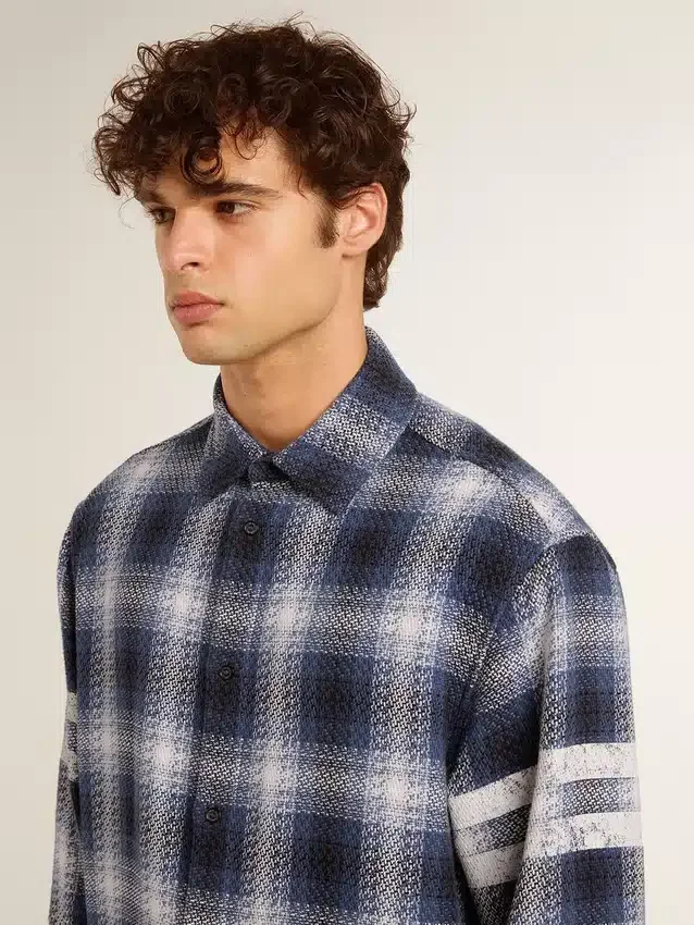 Camisas azules de hombre con diseño de cuadros 3D y estampado en la espalda