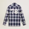 Camisas azules de hombre con diseño de cuadros 3D y estampado en la espalda
