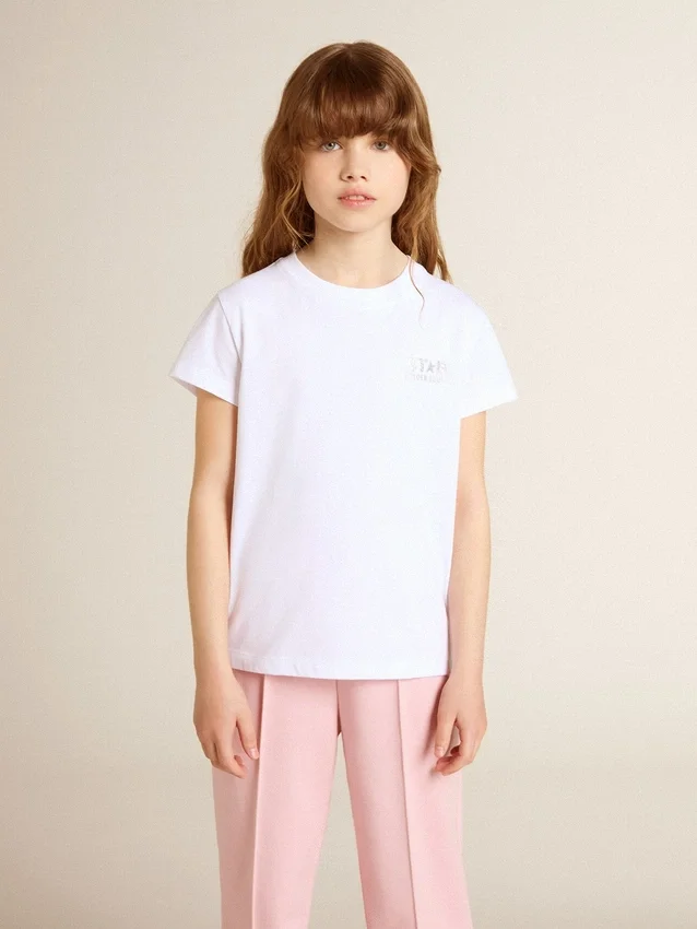 Camisas blancas y plateadas con logotipo y estrella grande en purpurina plateada