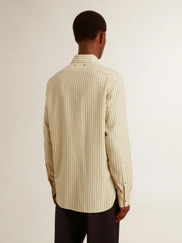 Camisas de algodón color crudo para hombre con rayas negras delgadas
