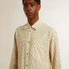 Camisas de algodón color crudo para hombre con rayas negras delgadas