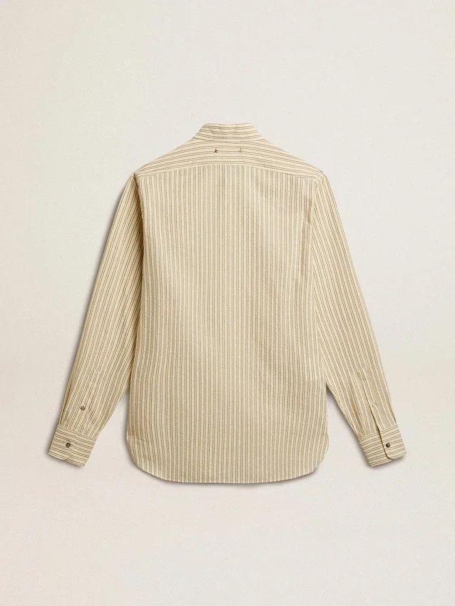 Camisas de algodón color crudo para hombre con rayas negras delgadas