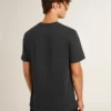 Camisas de algodón para hombre en negro desgastado con estampado en el frente