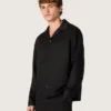 Camisas de hombre de sarga de lana negra con detalles de satén negro
