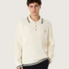 Camisas de manga larga para hombre en tejido de punto blanco con bordes en contraste y un broche removible