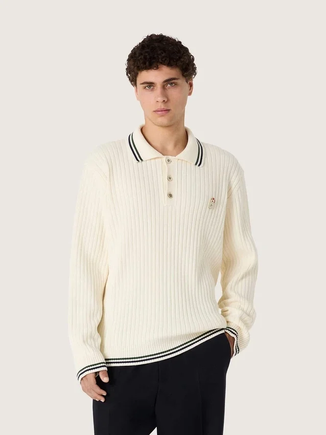 Camisas de manga larga para hombre en tejido de punto blanco con bordes en contraste y un broche removible