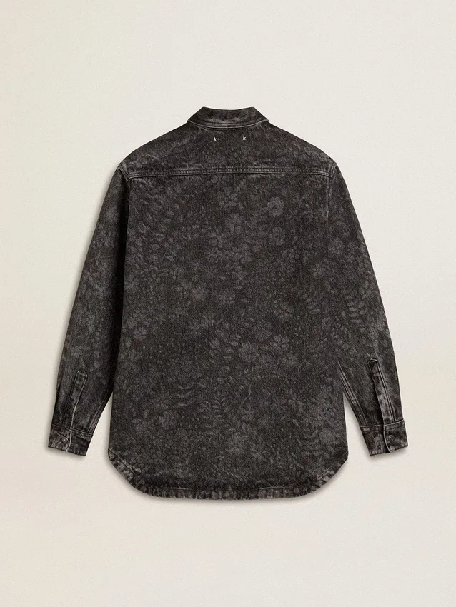 Camisas de mezclilla negras para mujer con estampado floral tono sobre tono