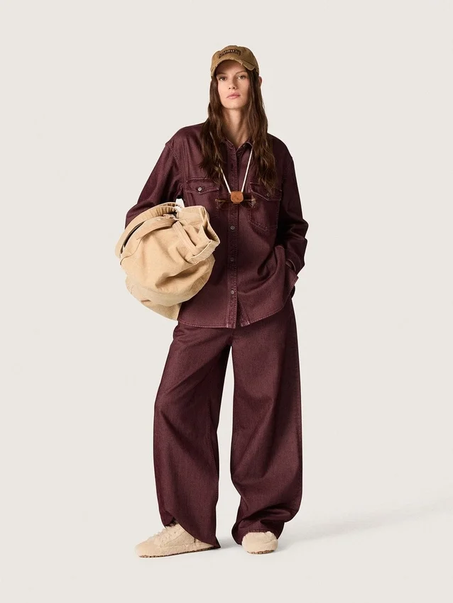 Camisas de mujer en denim color burdeos