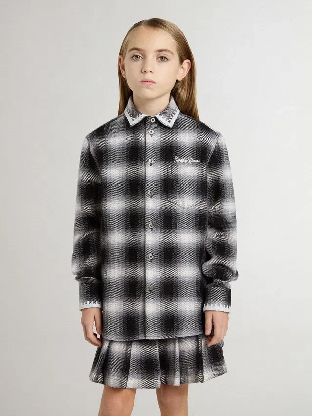Camisas infantiles a cuadros blancos y negros con bordado blanco