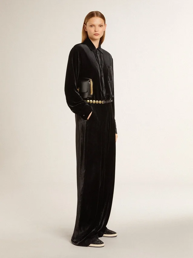 Camisas negras con efecto terciopelo y bordados