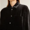 Camisas negras con efecto terciopelo y bordados