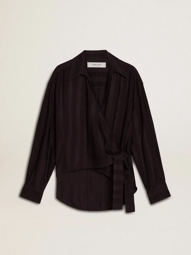Camisas negras para mujer con rayas verticales y cierre con nudo lateral