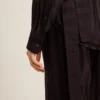 Camisas negras para mujer con rayas verticales y cierre con nudo lateral