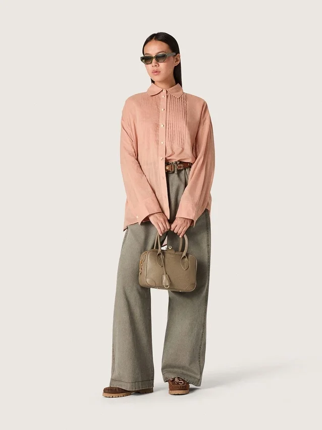 Camisas oversize para mujer en gasa de algodón color coral con detalle plisado