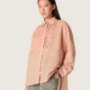 Camisas oversize para mujer en gasa de algodón color coral con detalle plisado