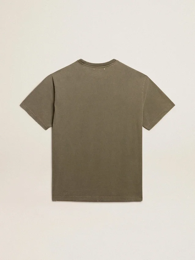 Camiseta verde oliva para hombre con letras doradas