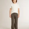 Camisas para niños color crema con logotipo en relieve