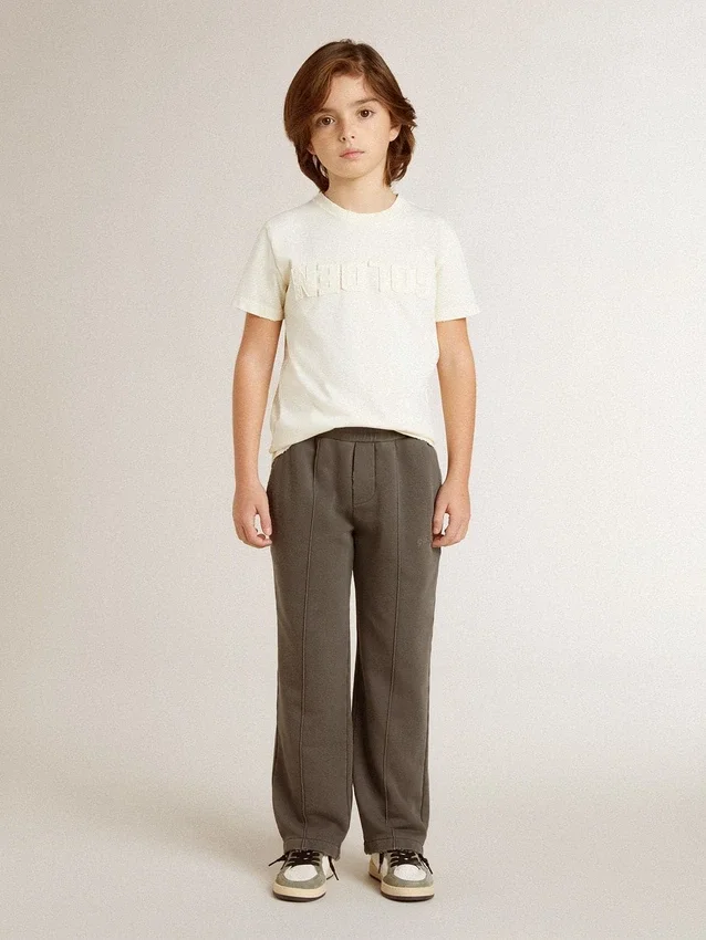 Camisas para niños color crema con logotipo en relieve