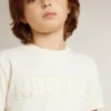 Camisas para niños color crema con logotipo en relieve