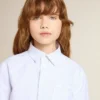 Camisas para niños de algodón a rayas azul claro y blanco con logotipo bordado