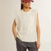 Camisas sin mangas en blanco desgastadas adornadas con cristales