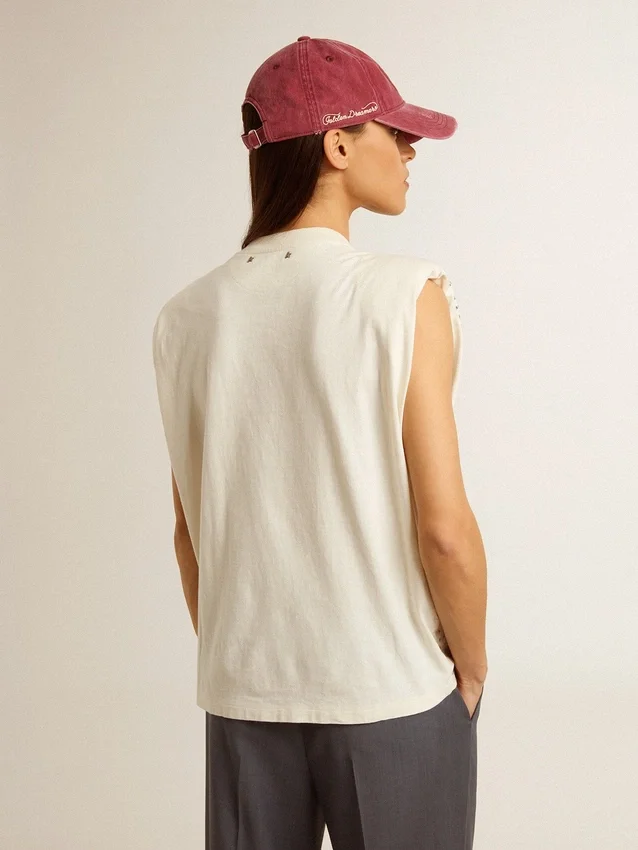 Camisas sin mangas en blanco desgastadas adornadas con cristales