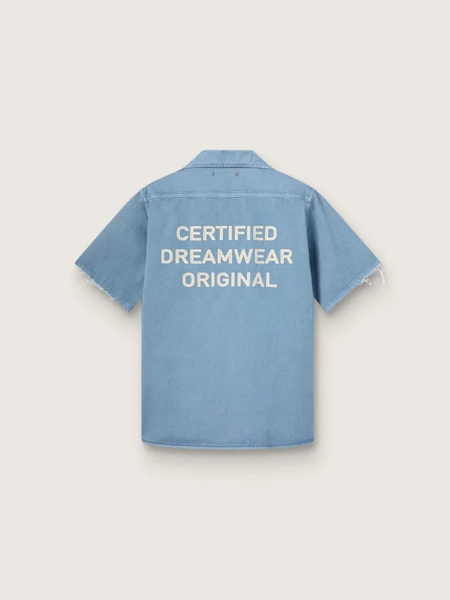 Camisas unisex de denim azul claro con bordado en la espalda