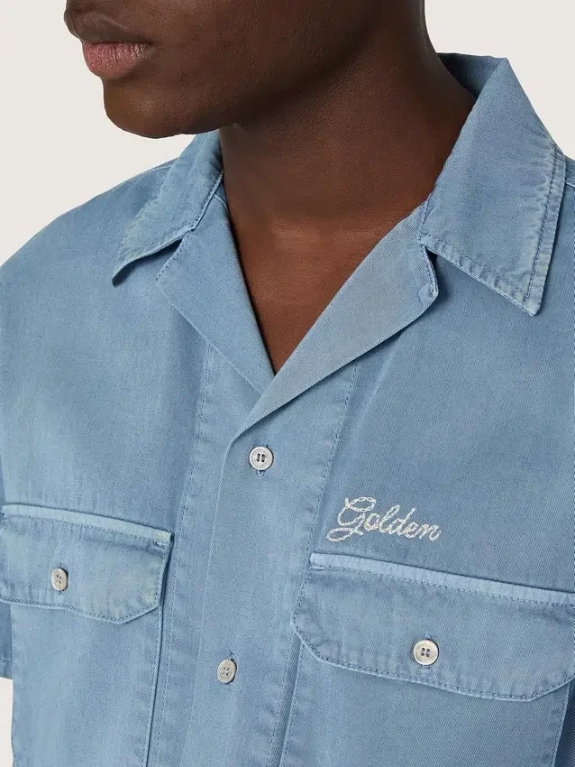 Camisas unisex de denim azul claro con bordado en la espalda