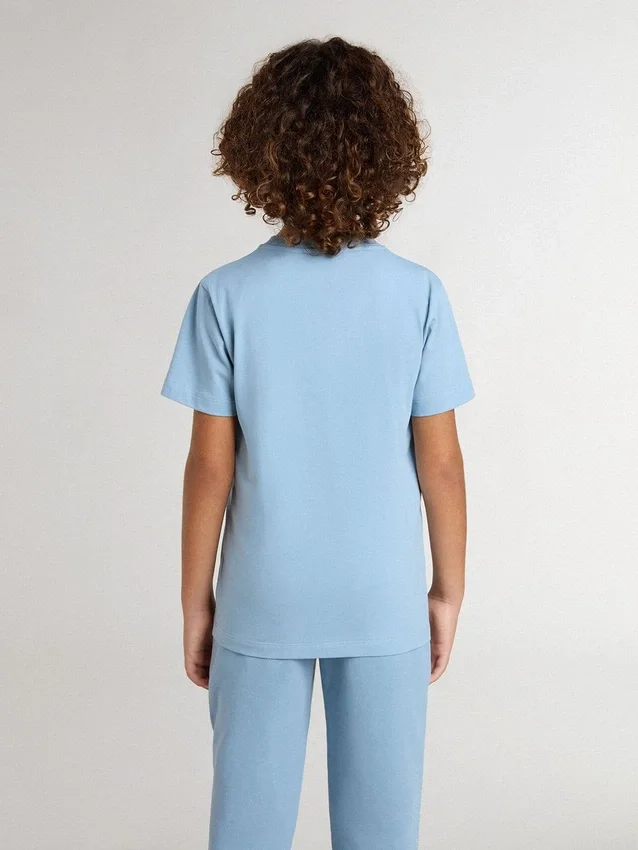 Camiseta azul claro para niños con estampado
