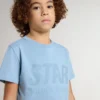 Camiseta azul claro para niños con estampado