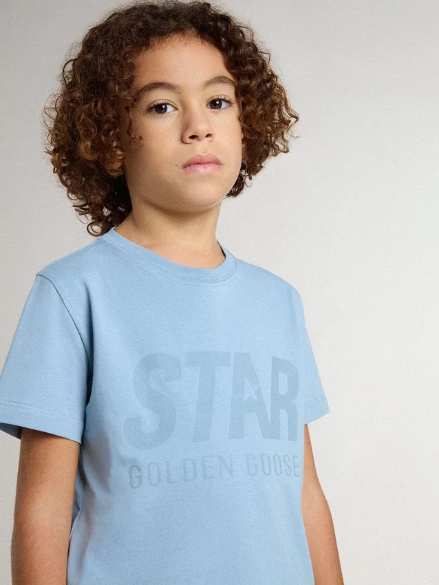 Camiseta azul claro para niños con estampado