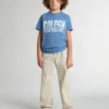 Camiseta azul para niños con estampado blanco