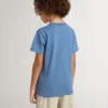 Camiseta azul para niños con estampado blanco