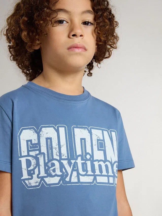 Camiseta azul para niños con estampado blanco
