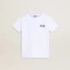 Camiseta blanca con logotipo y estrella negros en contraste