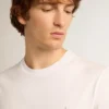 Camiseta blanca para hombre con una estrella plateada con purpurina en el frente