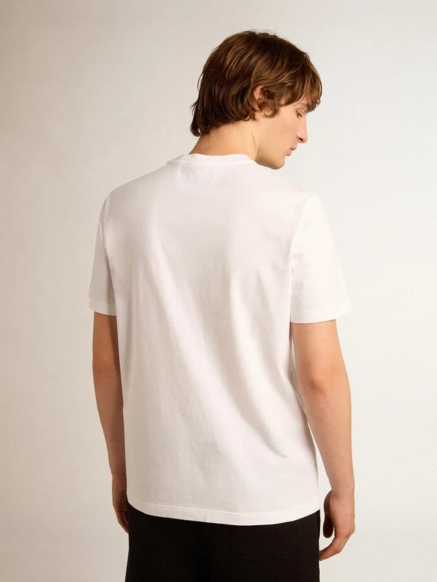 Camiseta blanca para hombre con una estrella plateada con purpurina en el frente