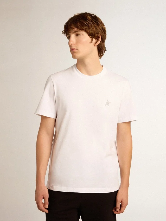 Camiseta blanca para hombre con una estrella plateada con purpurina en el frente
