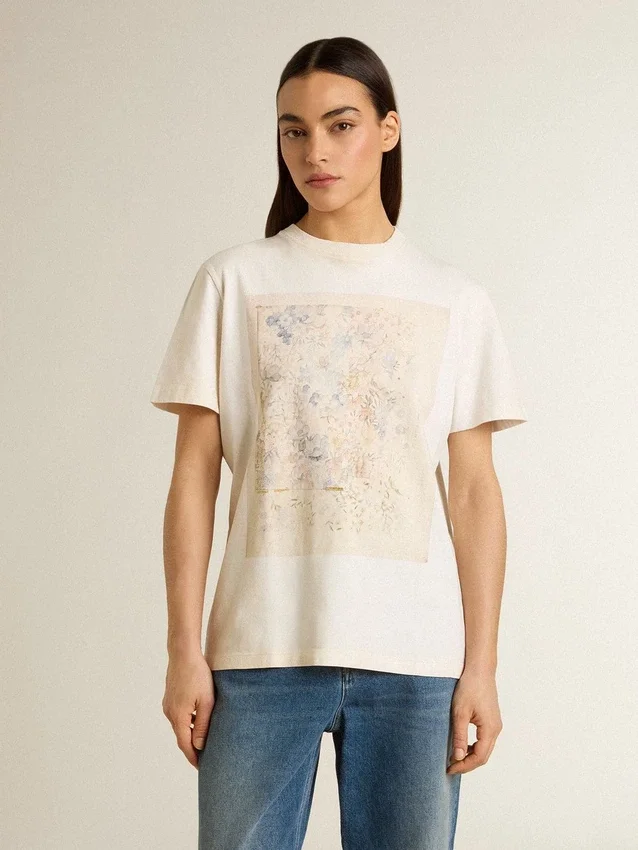 Camiseta blanca para mujer con estampado floral