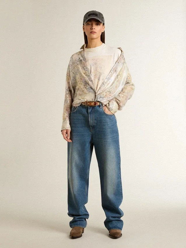 Camiseta blanca para mujer con estampado floral